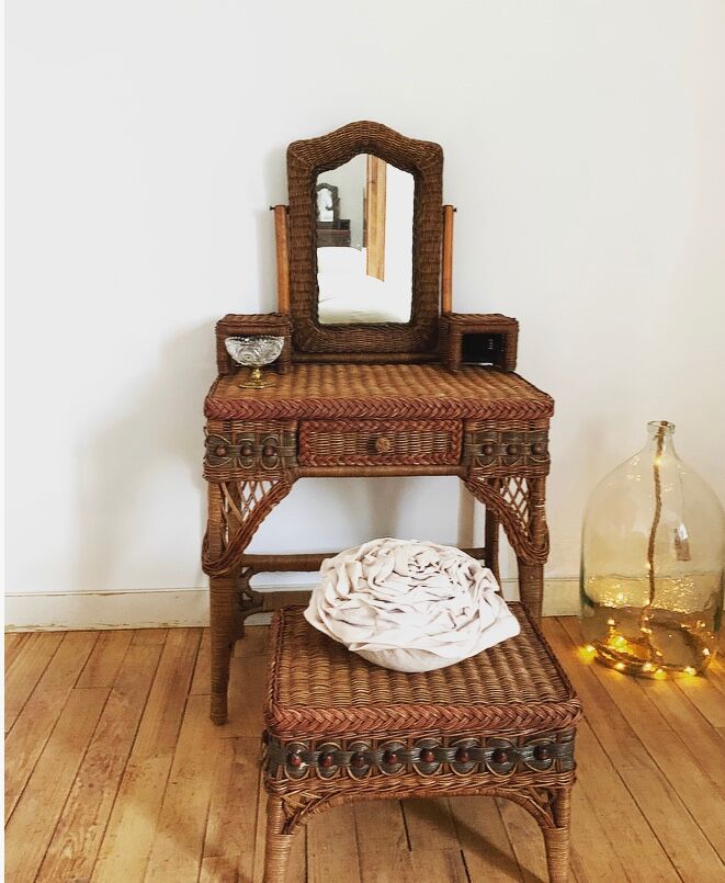 Rattan hairdresser and its pouf