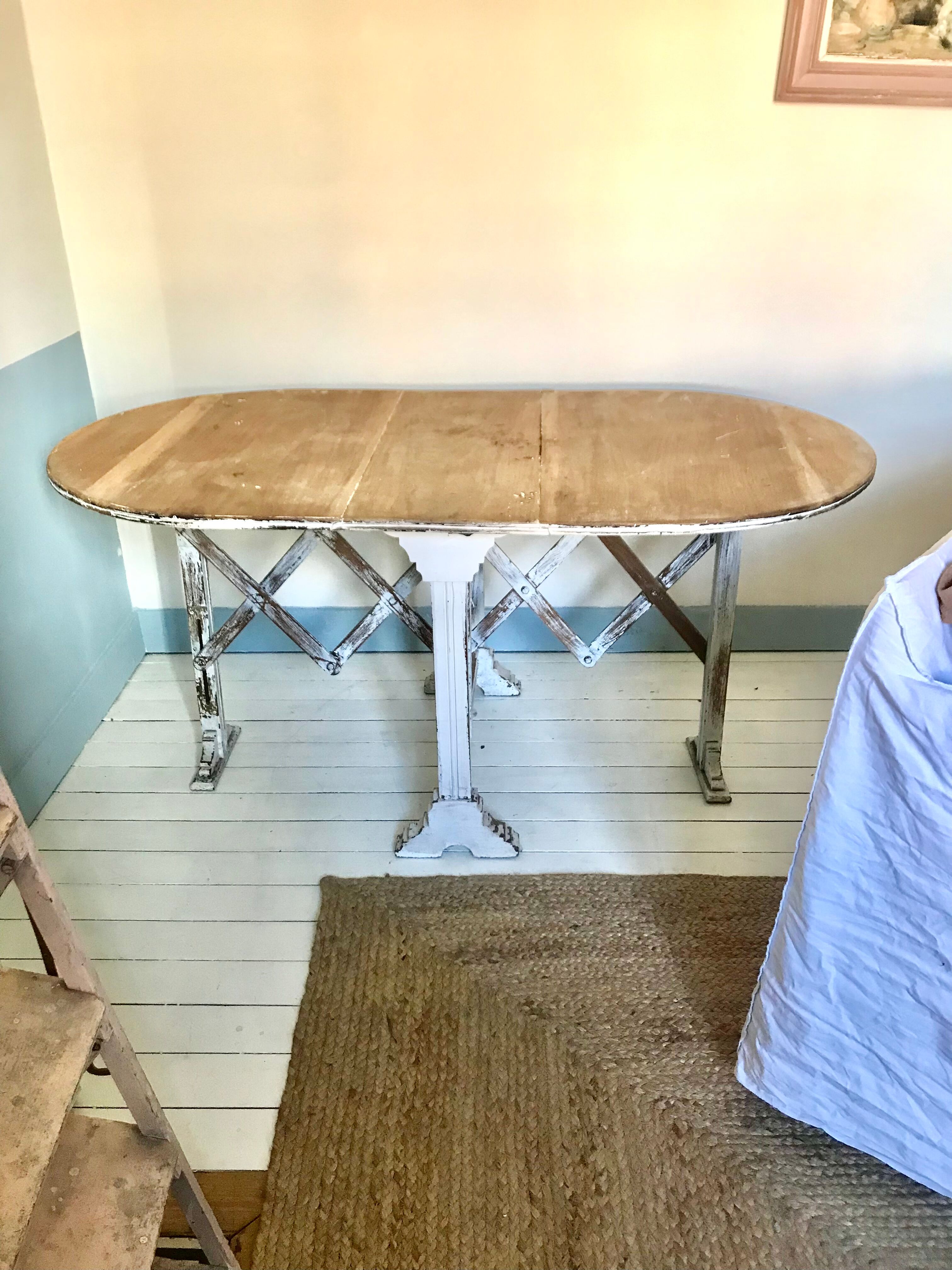 Retractable Napoleon III side table