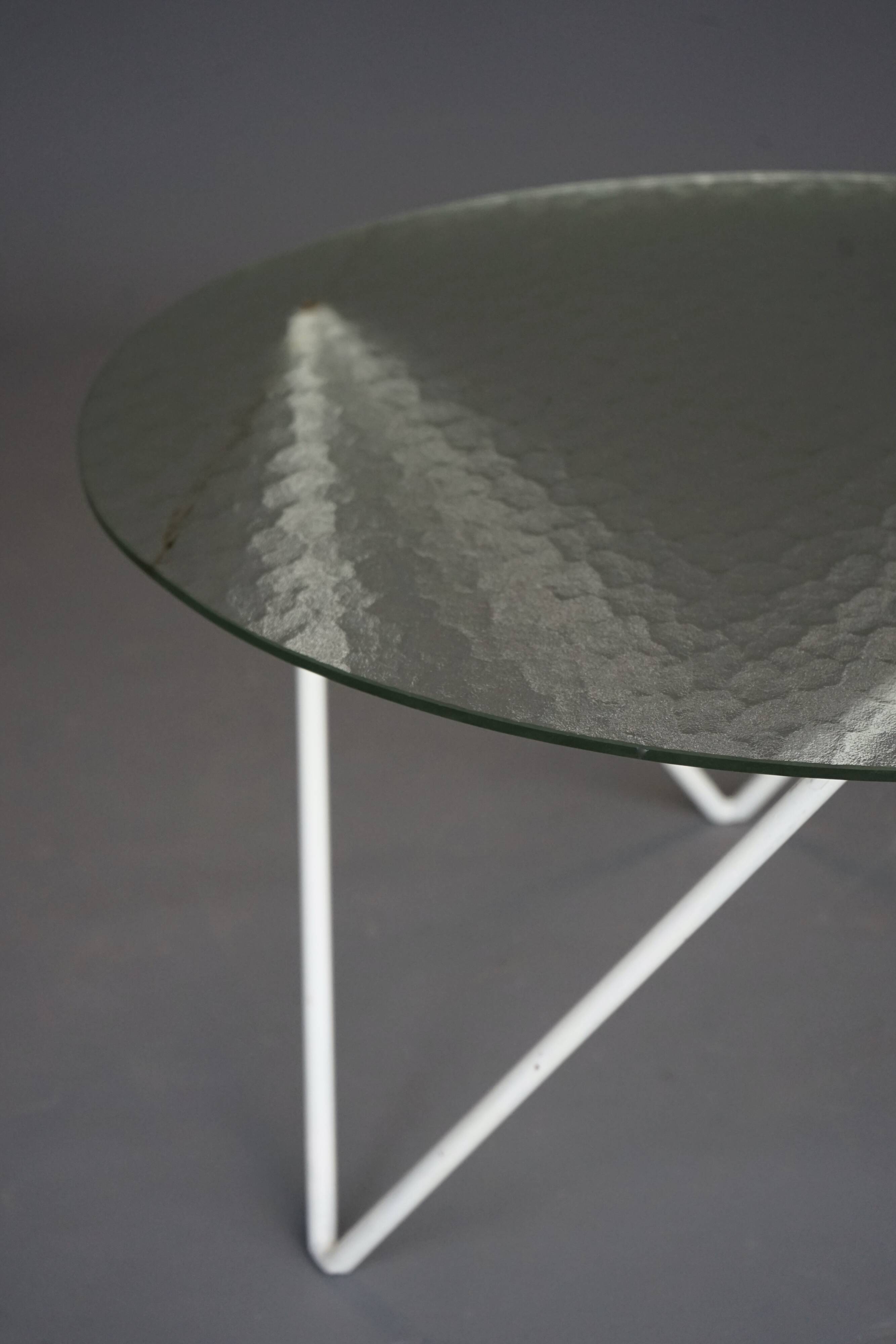 Table basse ronde minimaliste hollandaise. Années 1950