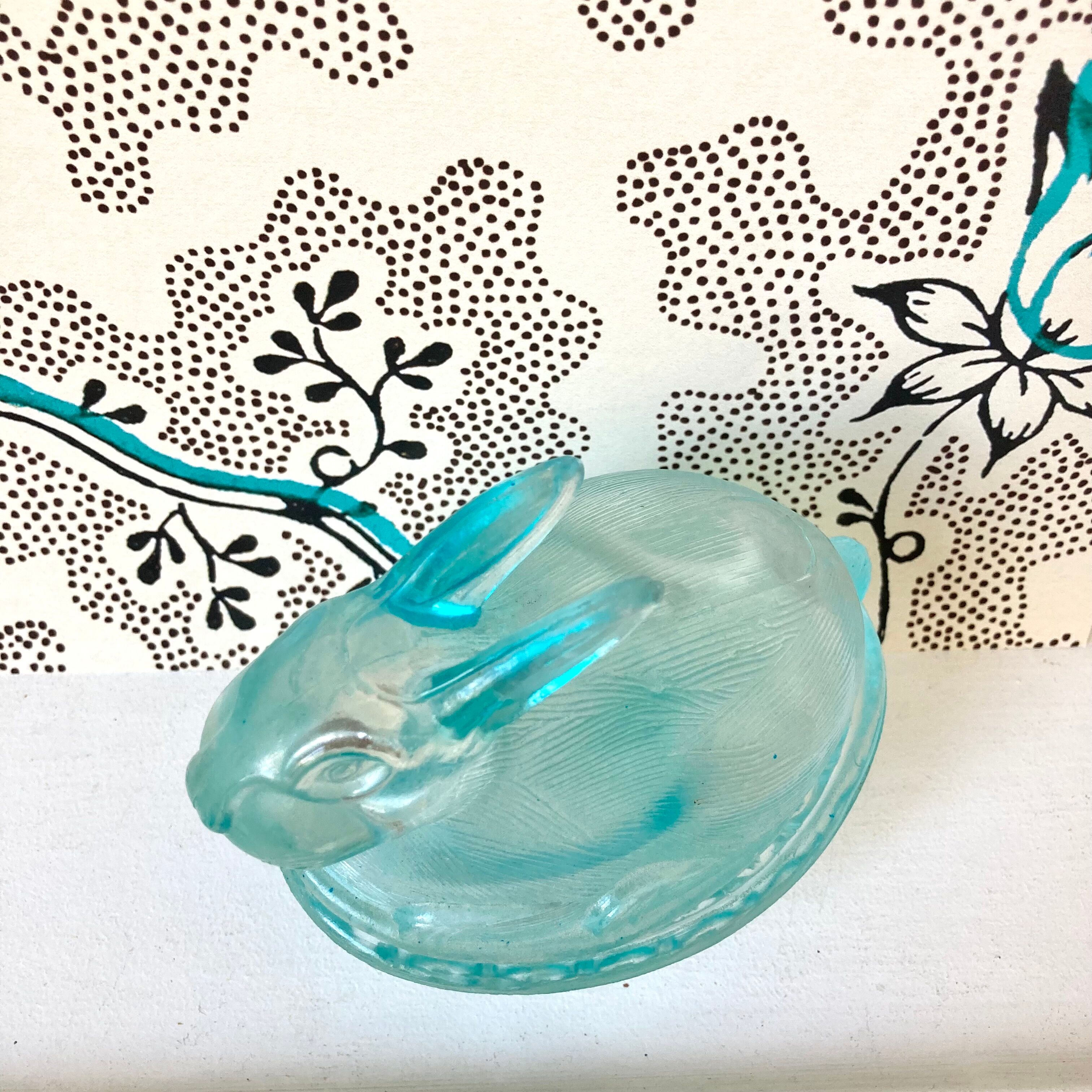 Rabbit-shaped molded glass candy box