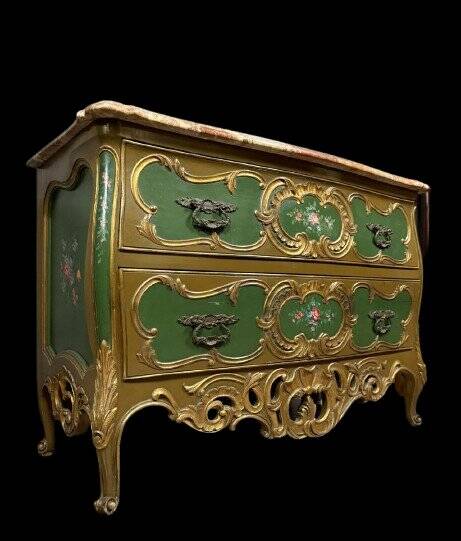 Commode sauteuse Vénitienne galbée style louis XV en bois doré et bois laqu