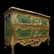 Commode sauteuse Vénitienne galbée style louis XV en bois doré et bois laqu
