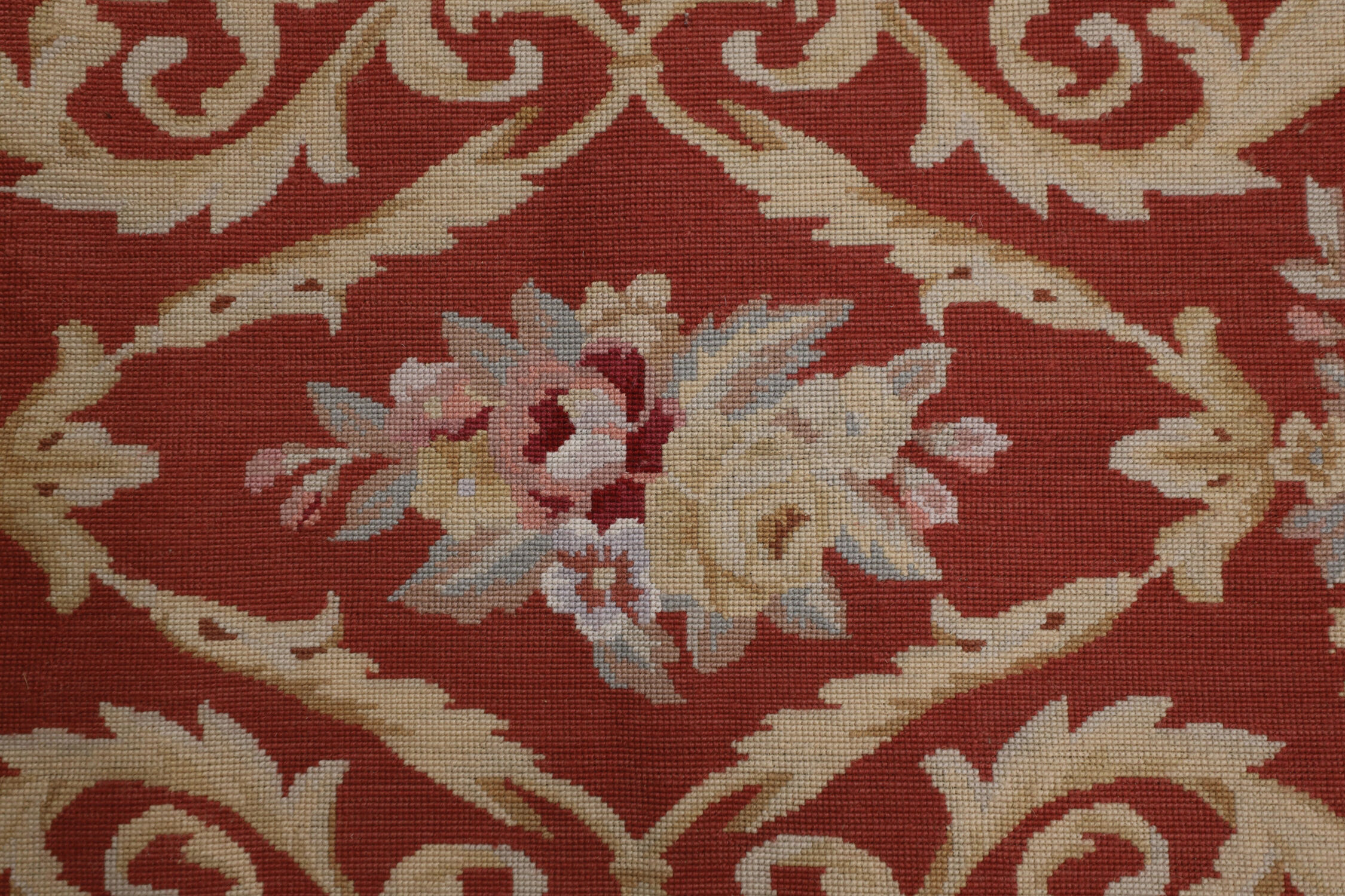 Traditional Red Wool Needlepoint Rug Handwoven Area Rug 91x152cm