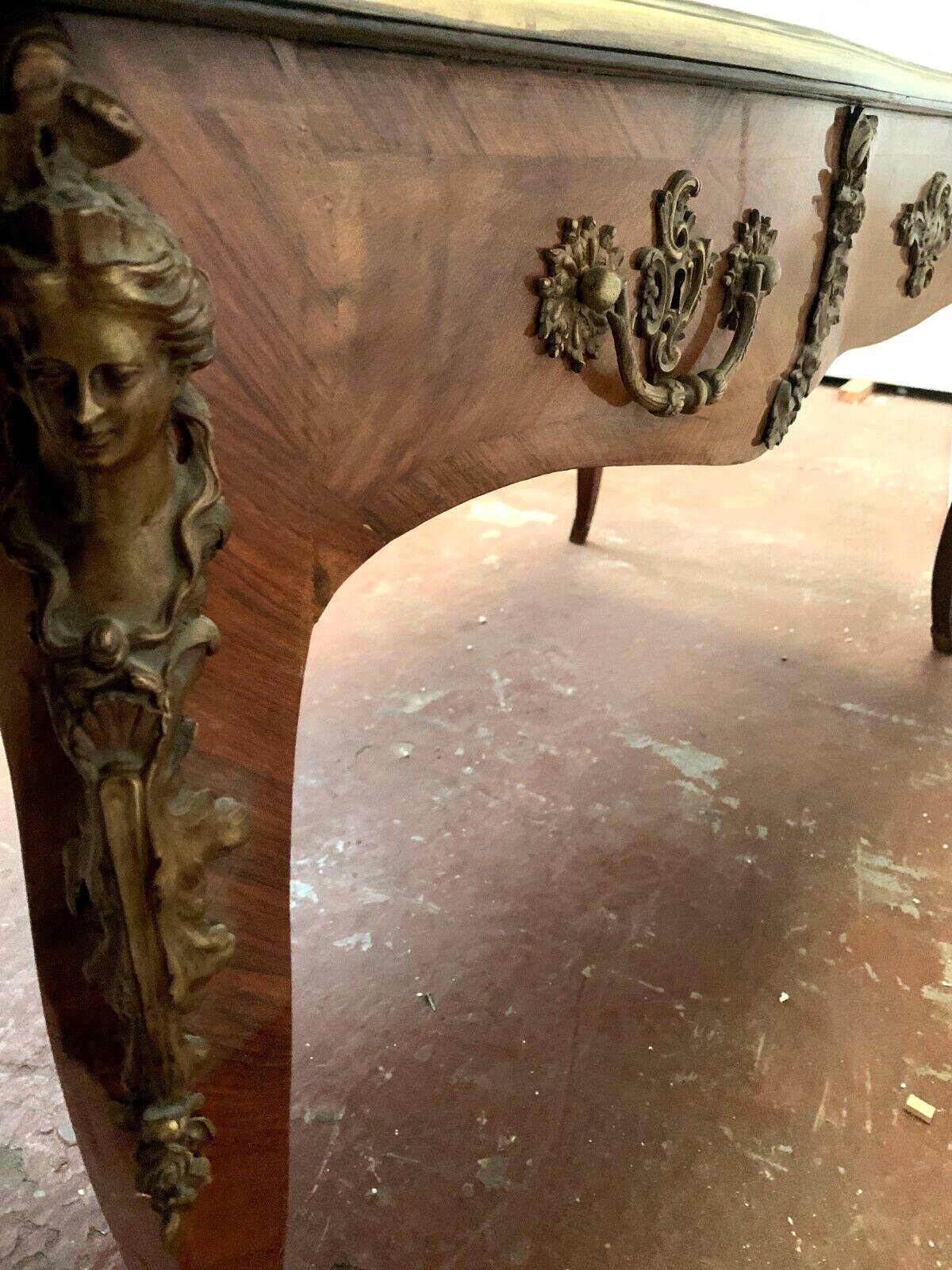 Louis XV style ceremonial desk, 19th century fawn leather top