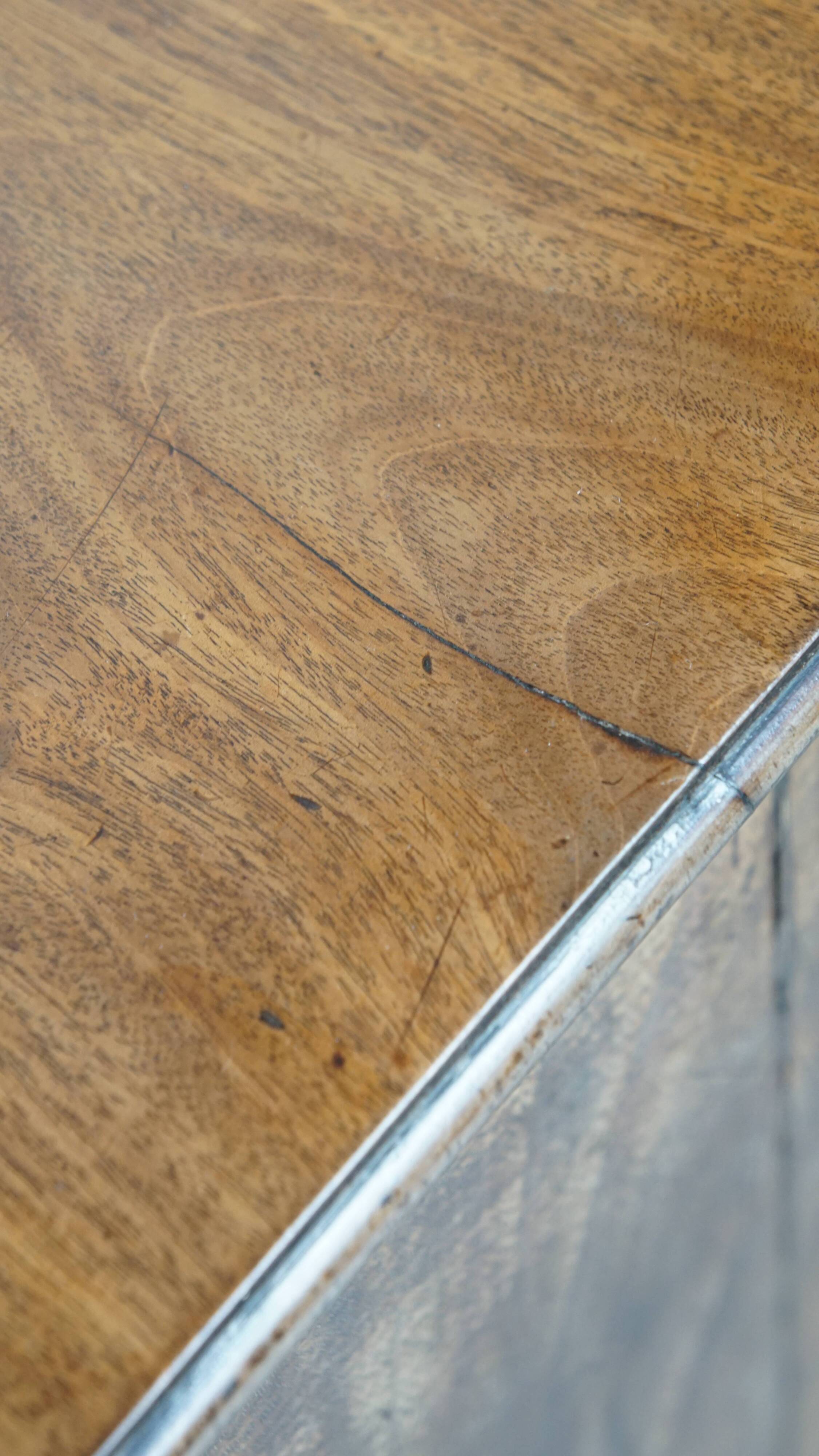 Antique 18th-Century English Chest of Drawers with Brushing Slide