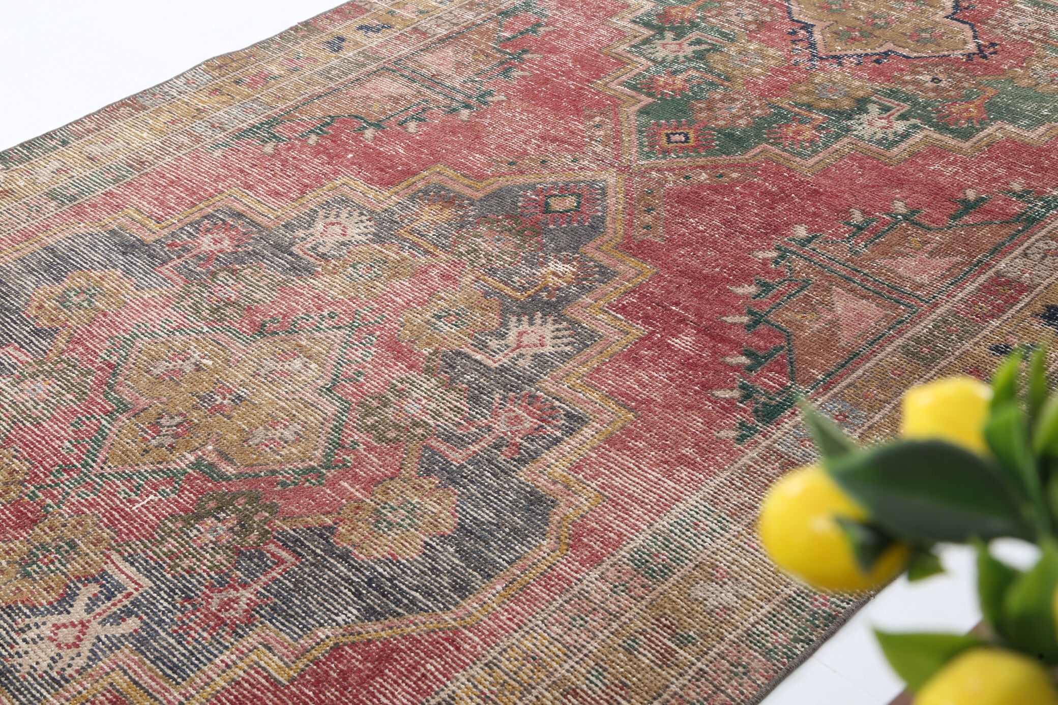 4x9 traditional hand-made vintage rug 284x134cm