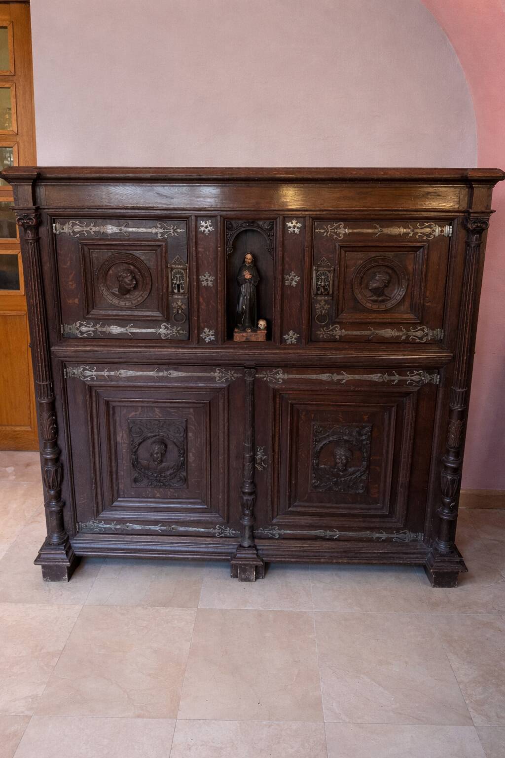Grand antique neo-Renaissance buffet in carved oak – late 19th century