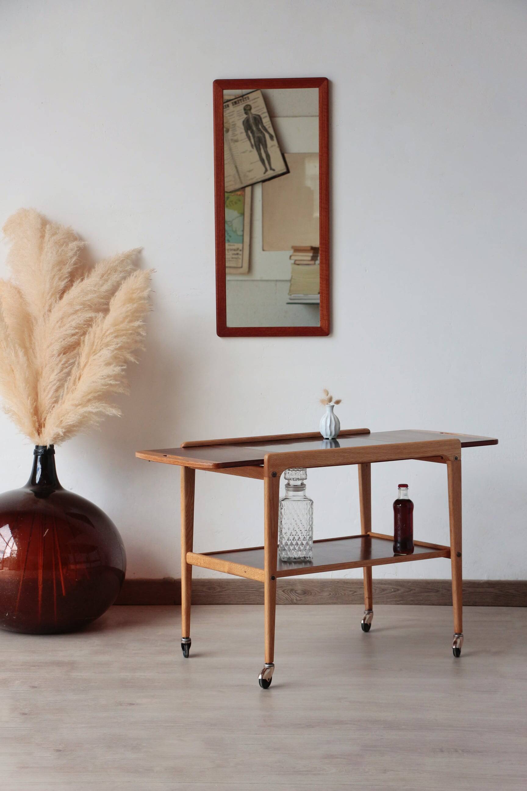 Scandinavian 'Thea' side table in rosewood and laminate, Yngve Ekström