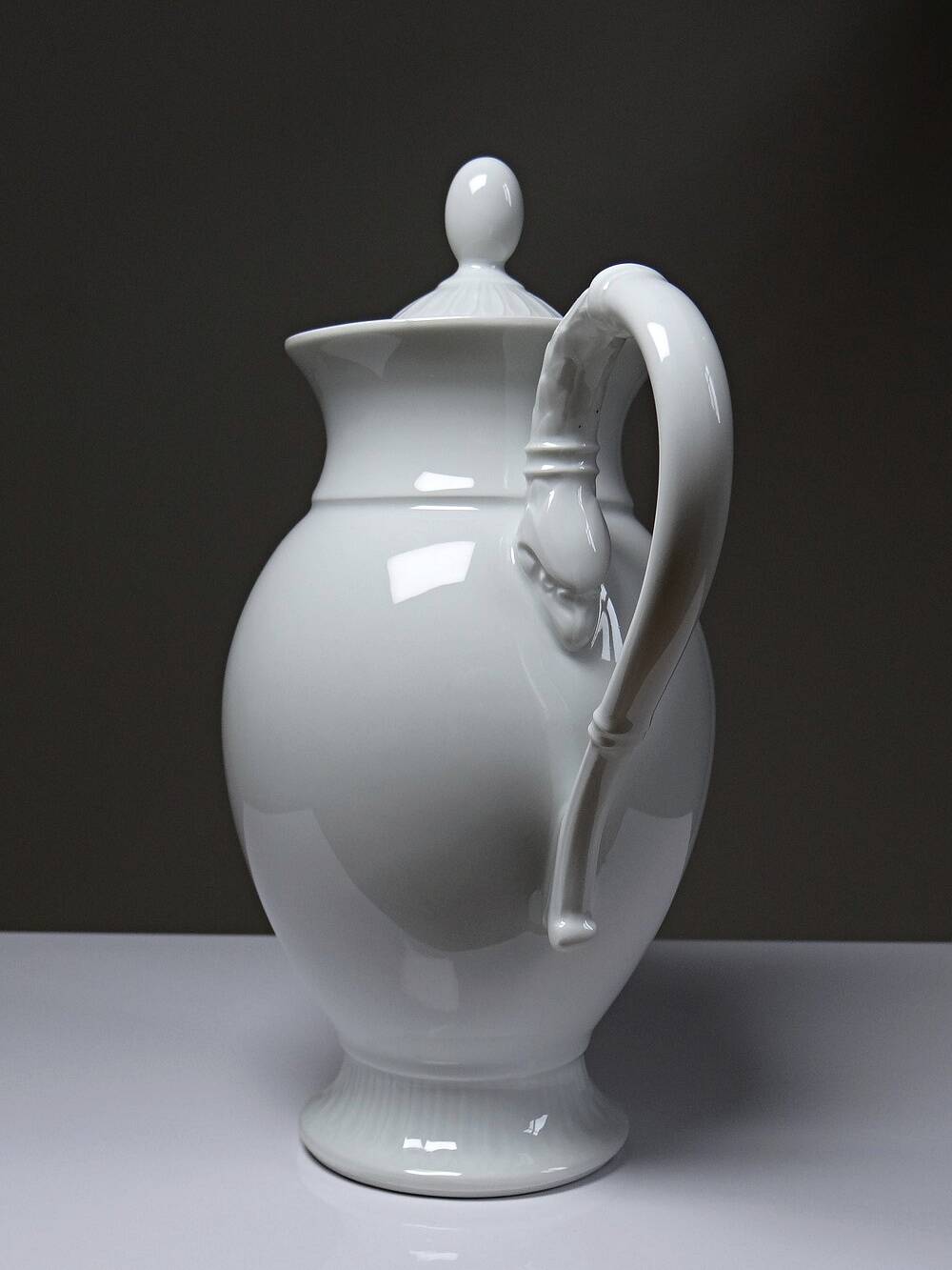 "Eagle" teapot, very fine white porcelain from Limoges by Raynaud, 1970s