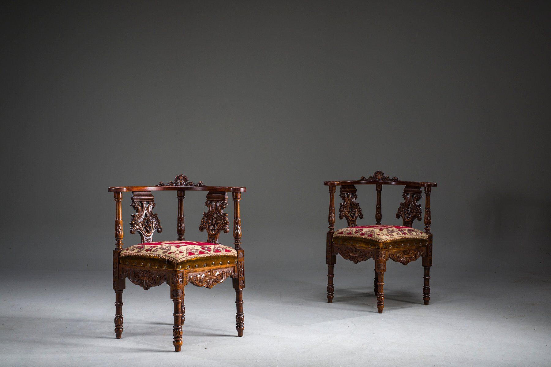 19th century Italian Renaissance style carved walnut corner chairs, set of 2