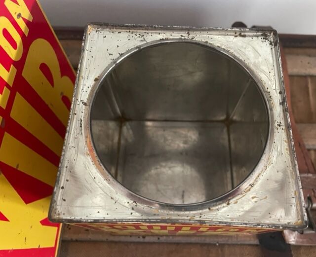 Duo of boxes Bouillon Kub metal 1950