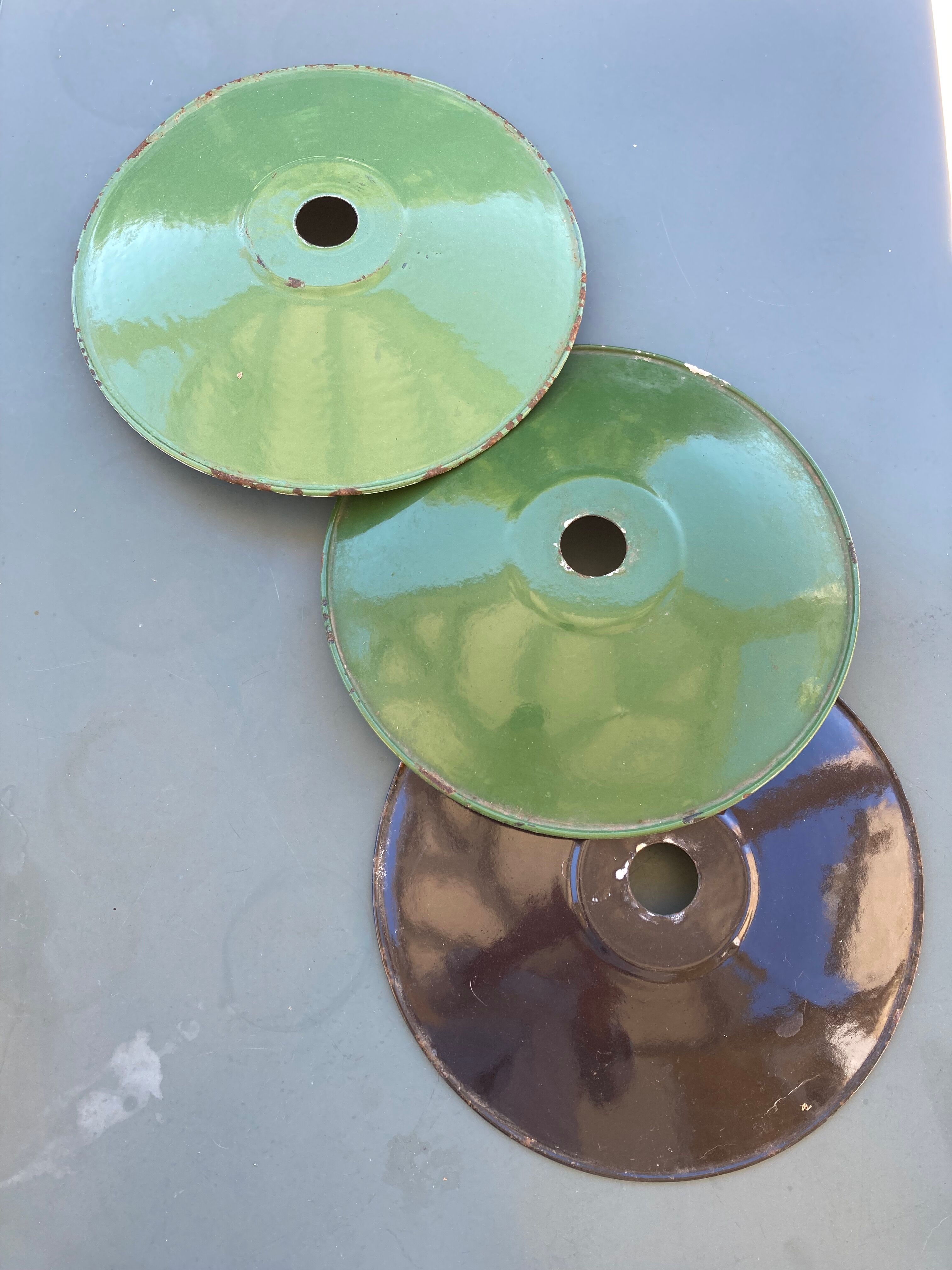 Old green/black and white enameled sheet metal pendant lights Two-tone vintage industrial farmhouse wire