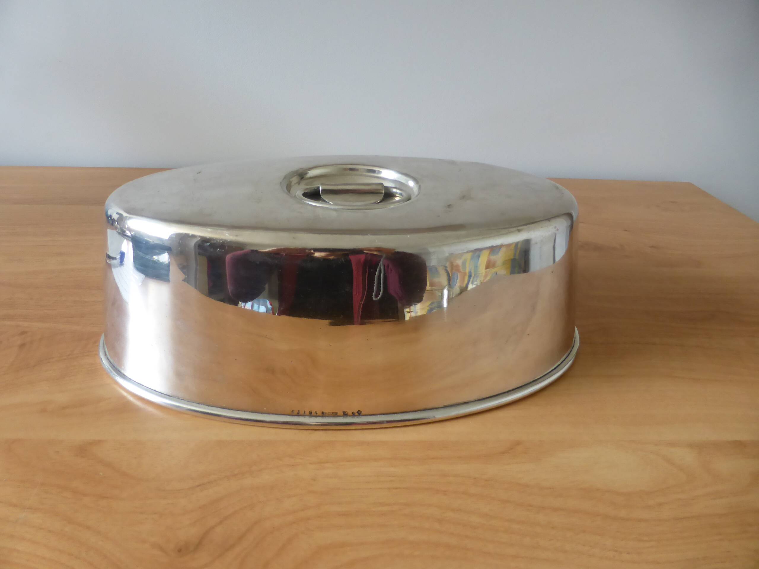 Cloche de service en métal argenté Ecruis monogrammée 240516