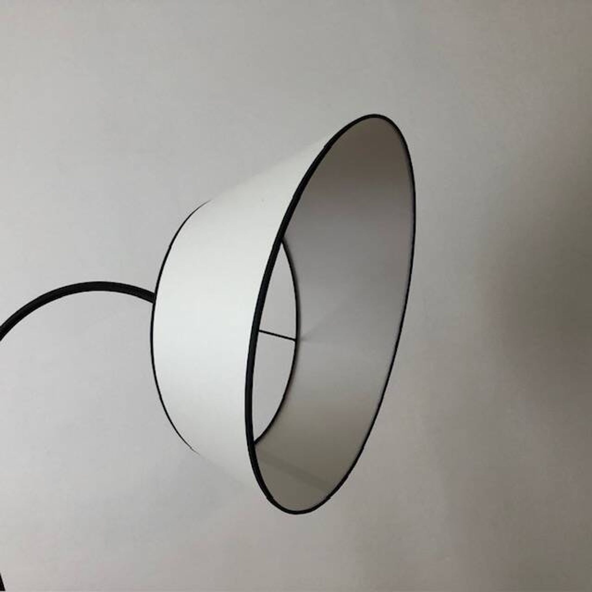 Lampadaire tripode et porte revue 1950