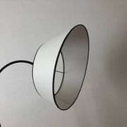 Lampadaire tripode et porte revue 1950