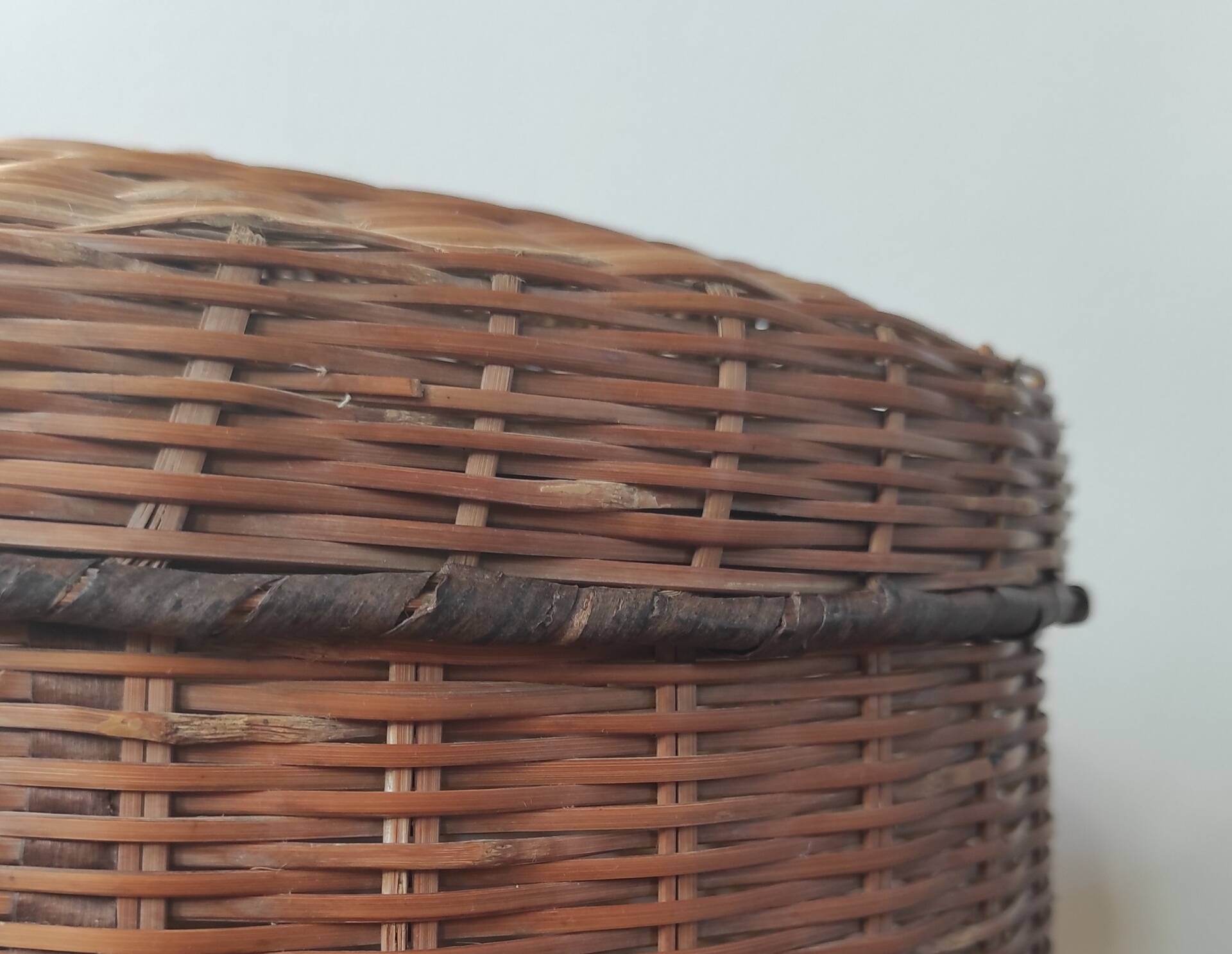 Boîte de rangement vintage en bambou tressé et osier