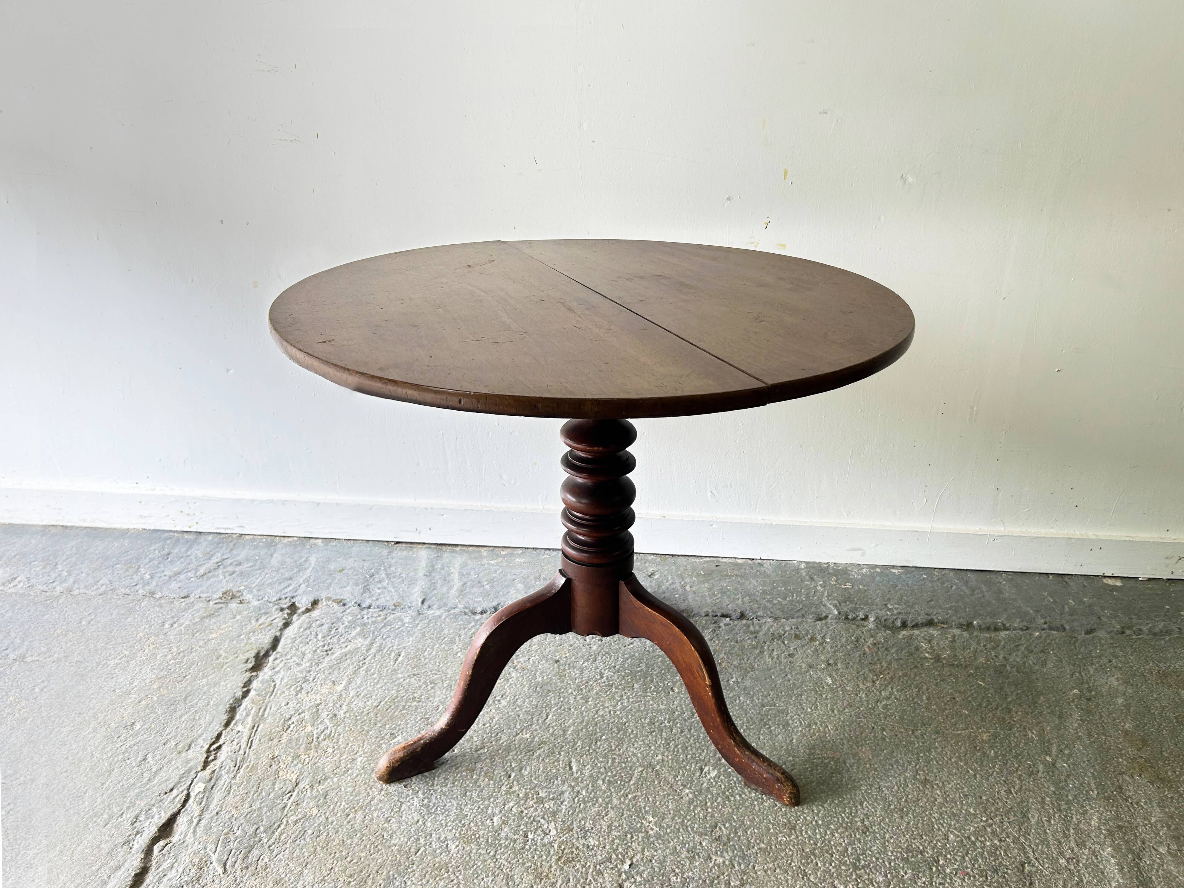 English antique Georgian oak tilt-top tripod base table
