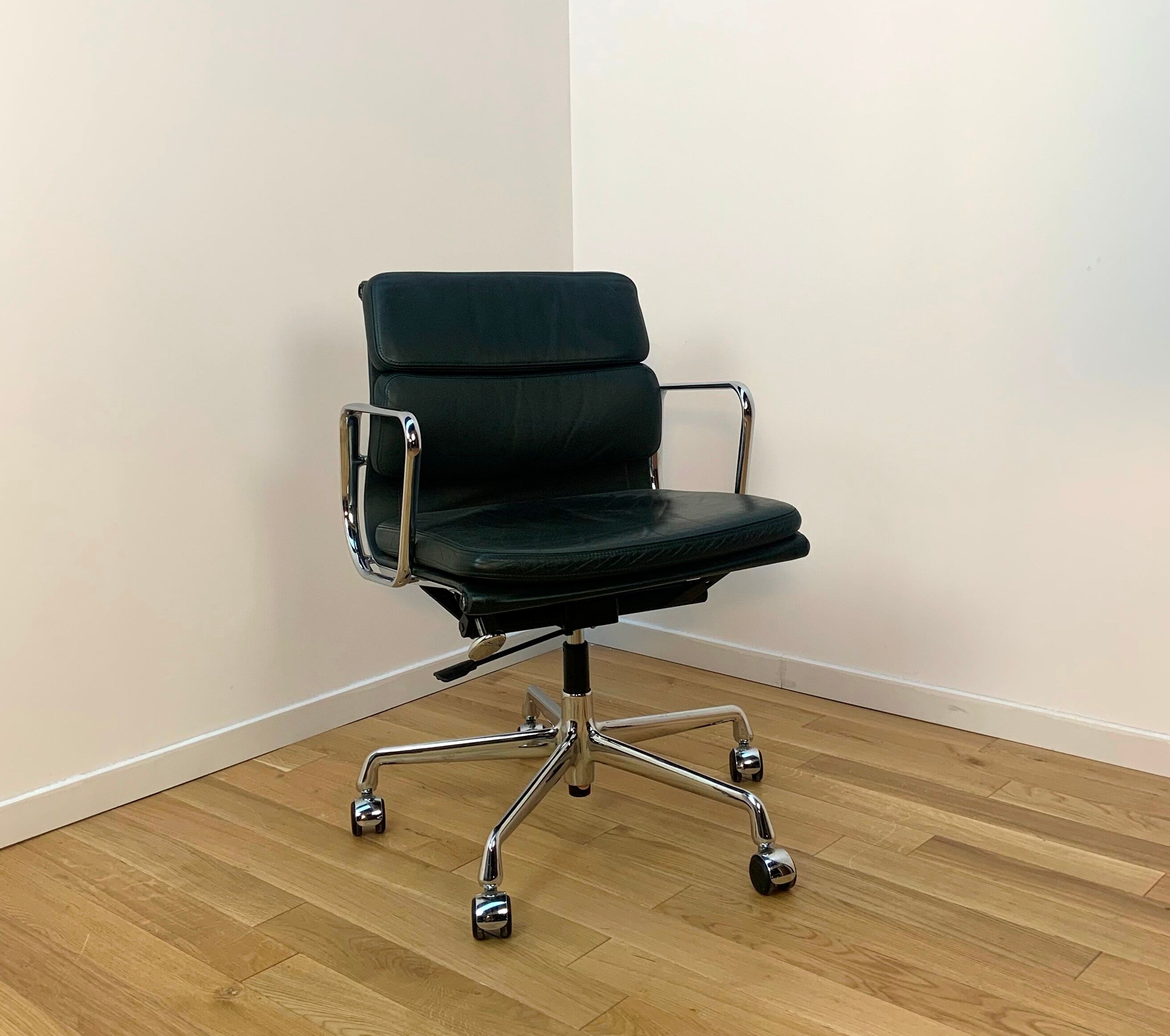 Soft Pad EA217, Charles & Ray Eames for Vitra