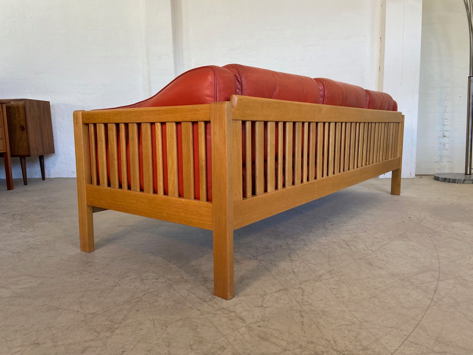 Canapé vintage suédois des années 70 en cuir cognac pour 3 personnes.