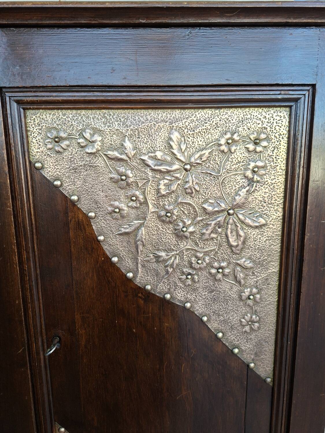 Small storage unit in solid wood and copper.