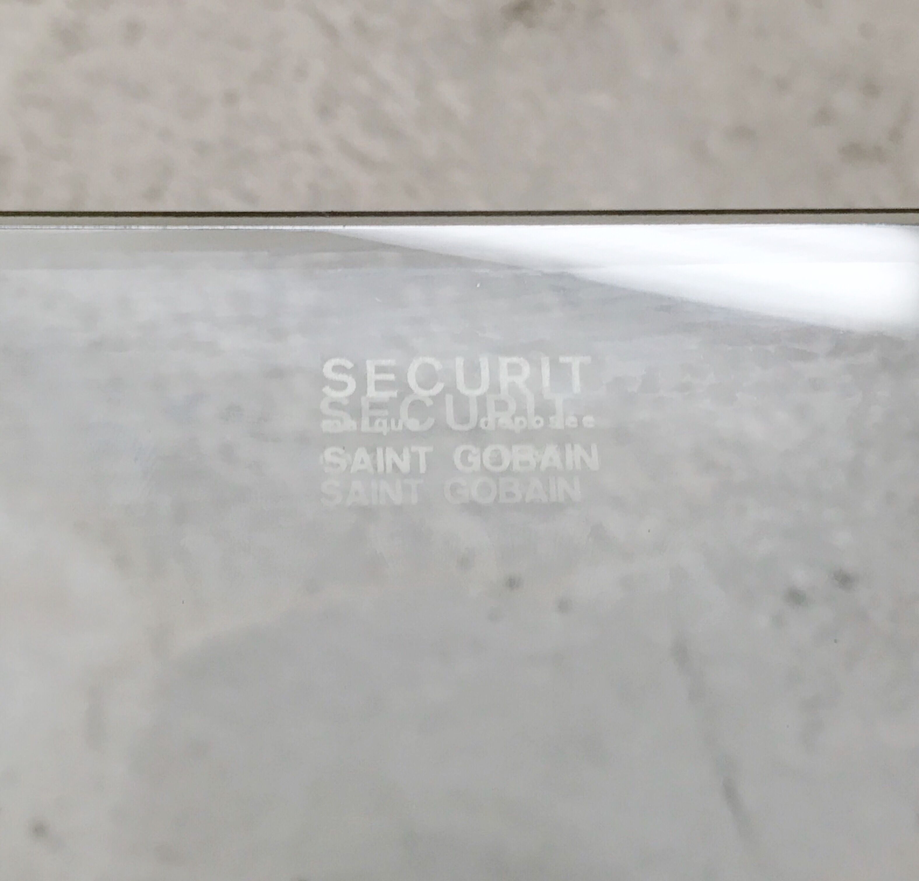 Sculptural Table low chic shabby brass of 1970