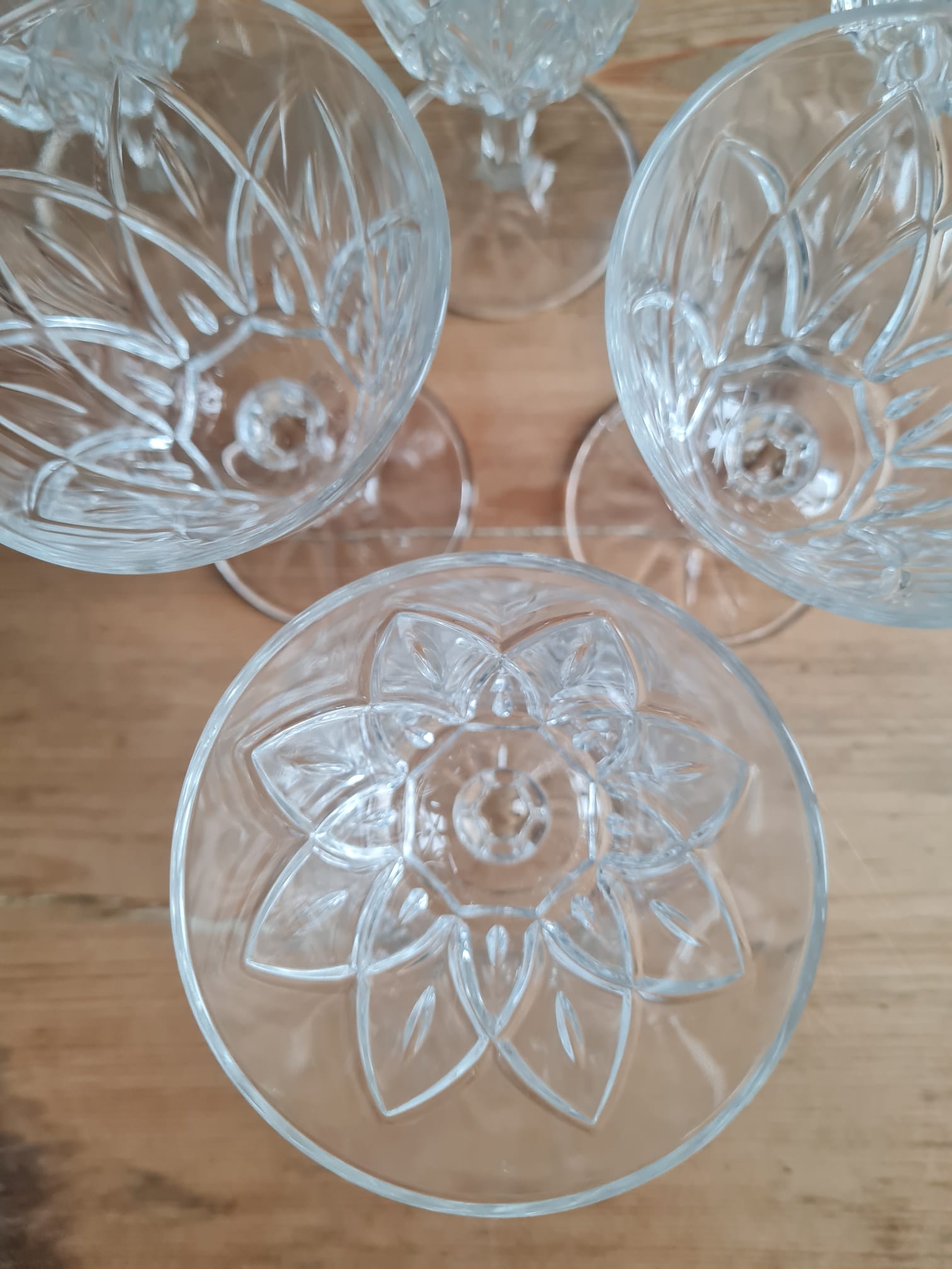 Service of 6 chiseled wine glasses