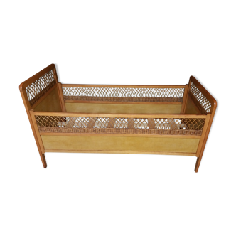 Lit de bébé en bois et rotin