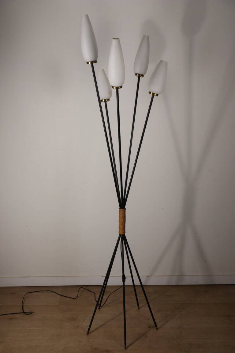 Lampadaire en métal et opaline, 1960