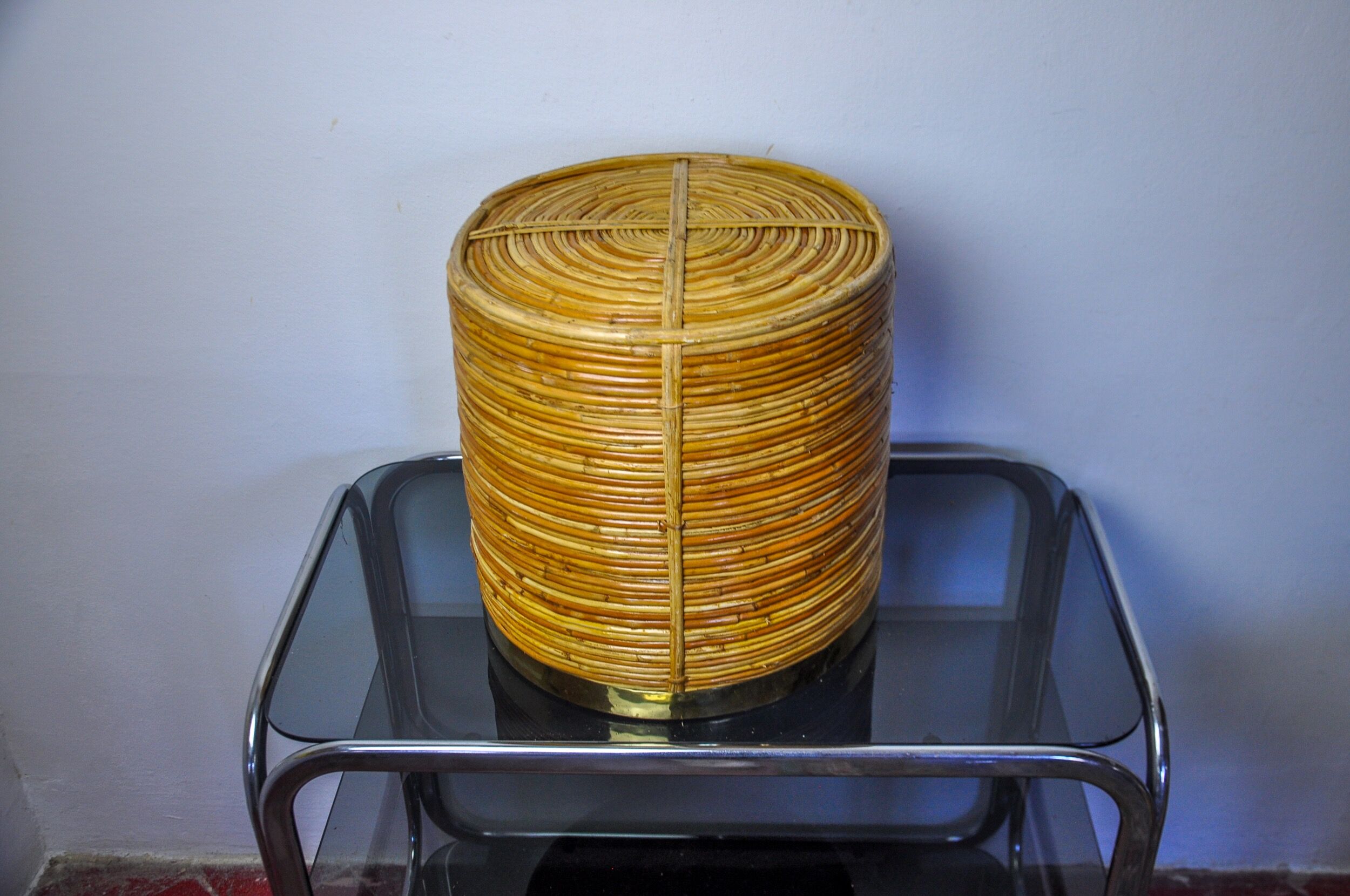 XL basket in rattan and brass, Italy, 1970, 36cm Diam