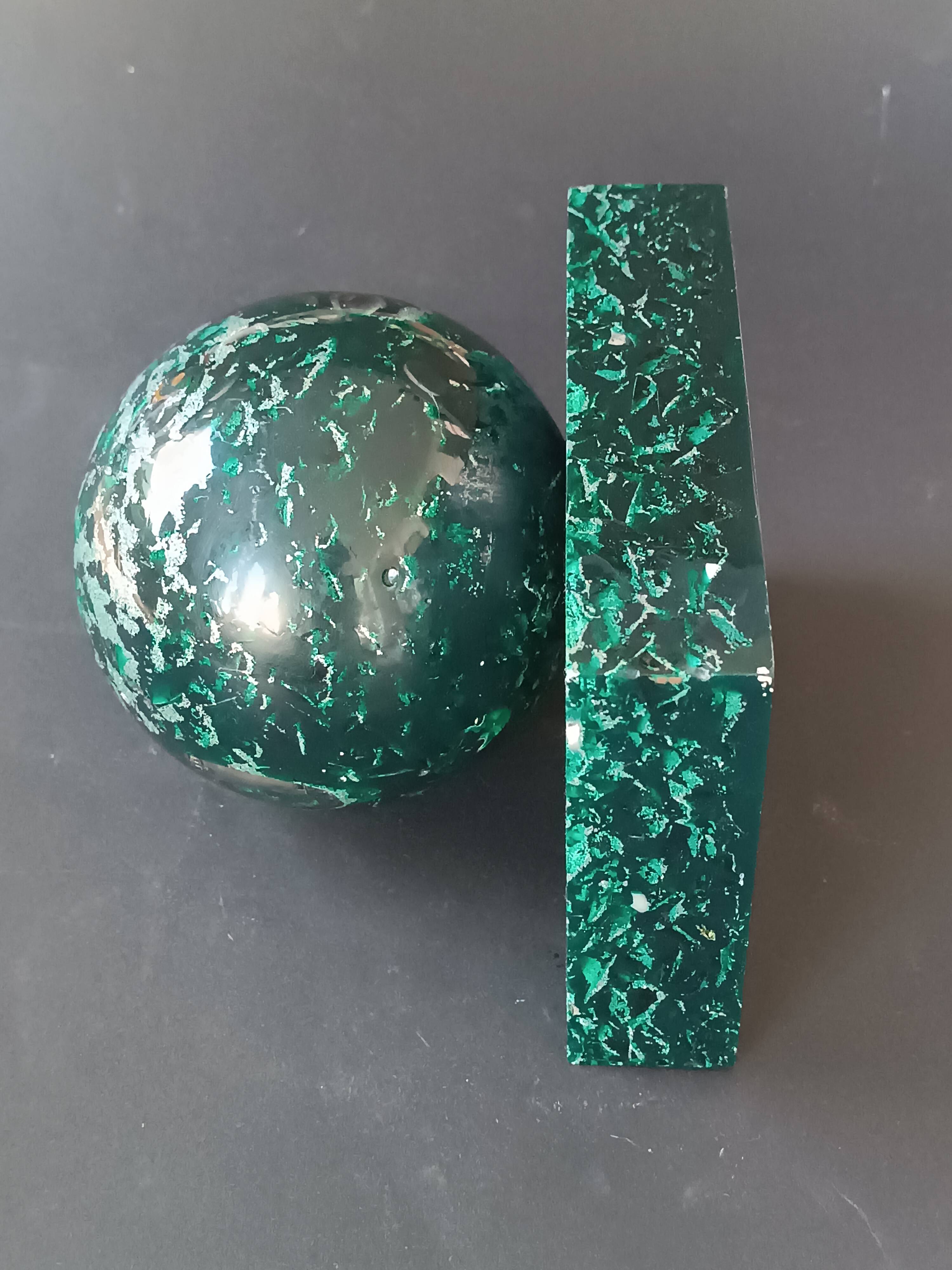 Design bookends in fractal resin with watchmaking inclusions.