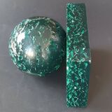 Design bookends in fractal resin with watchmaking inclusions.