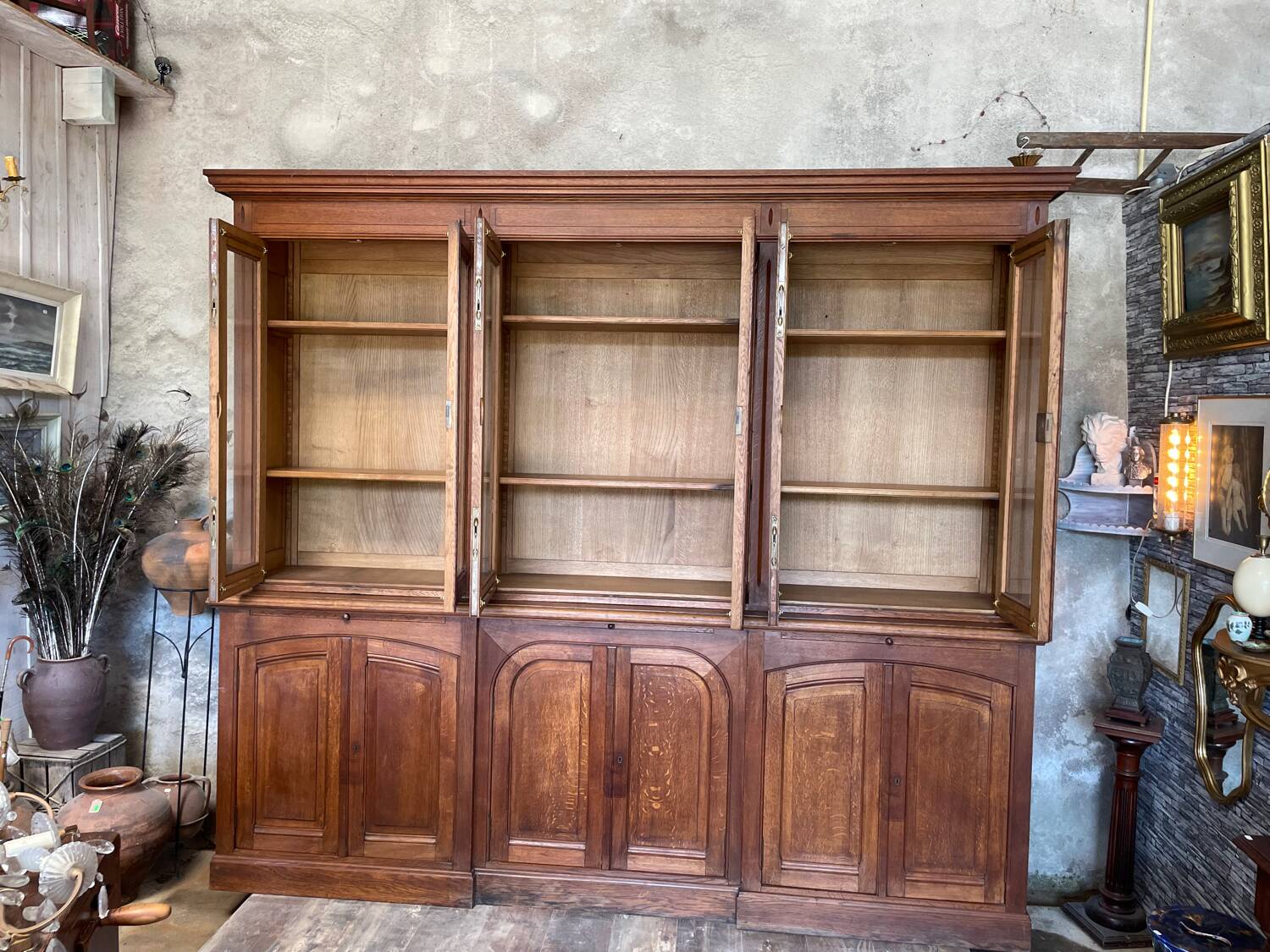 Large two-body showcase library