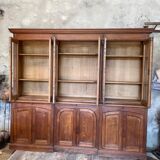 Large two-body showcase library