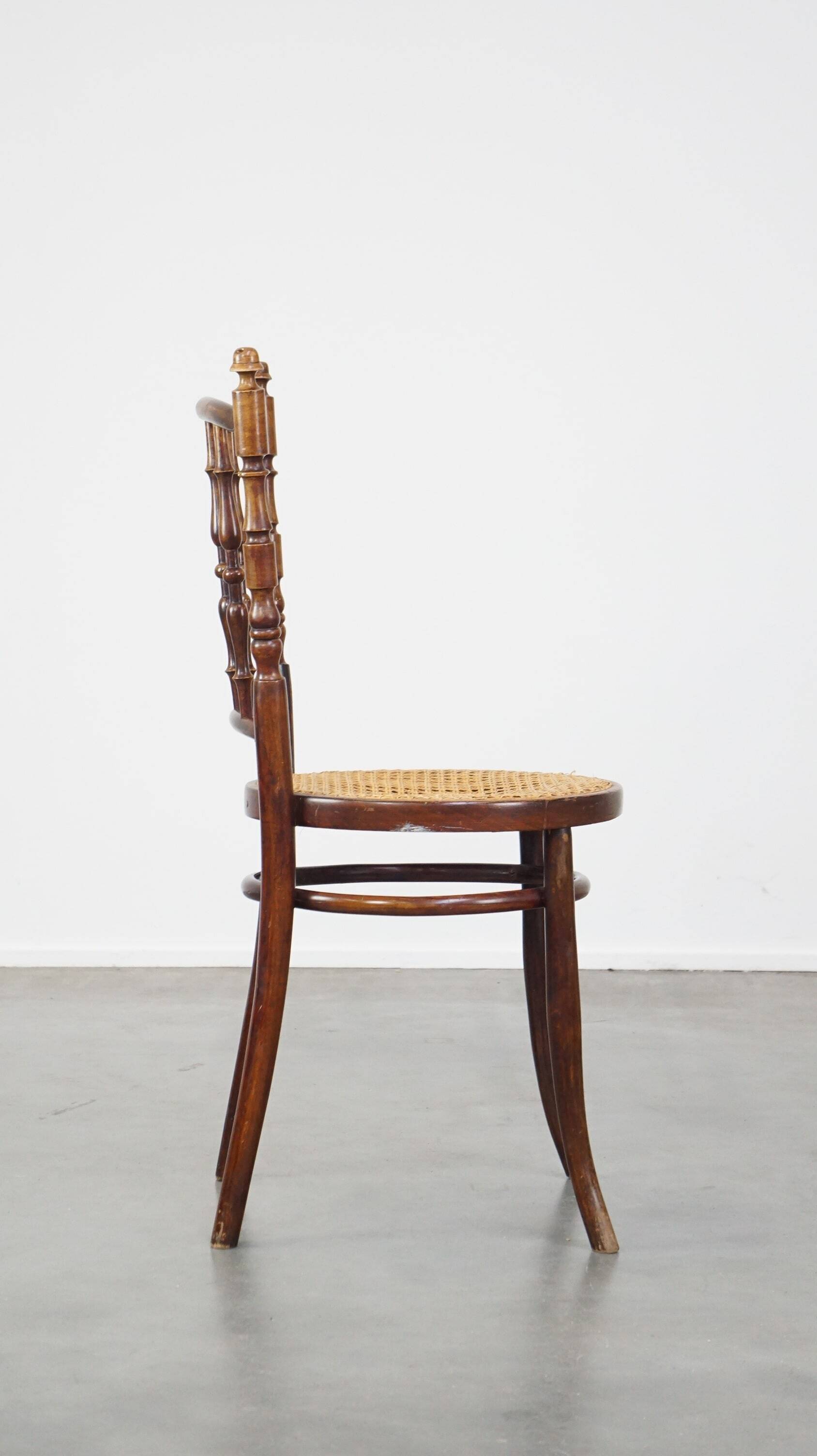 Charming, very elegant vintage Thonet design dining room/bistro chair