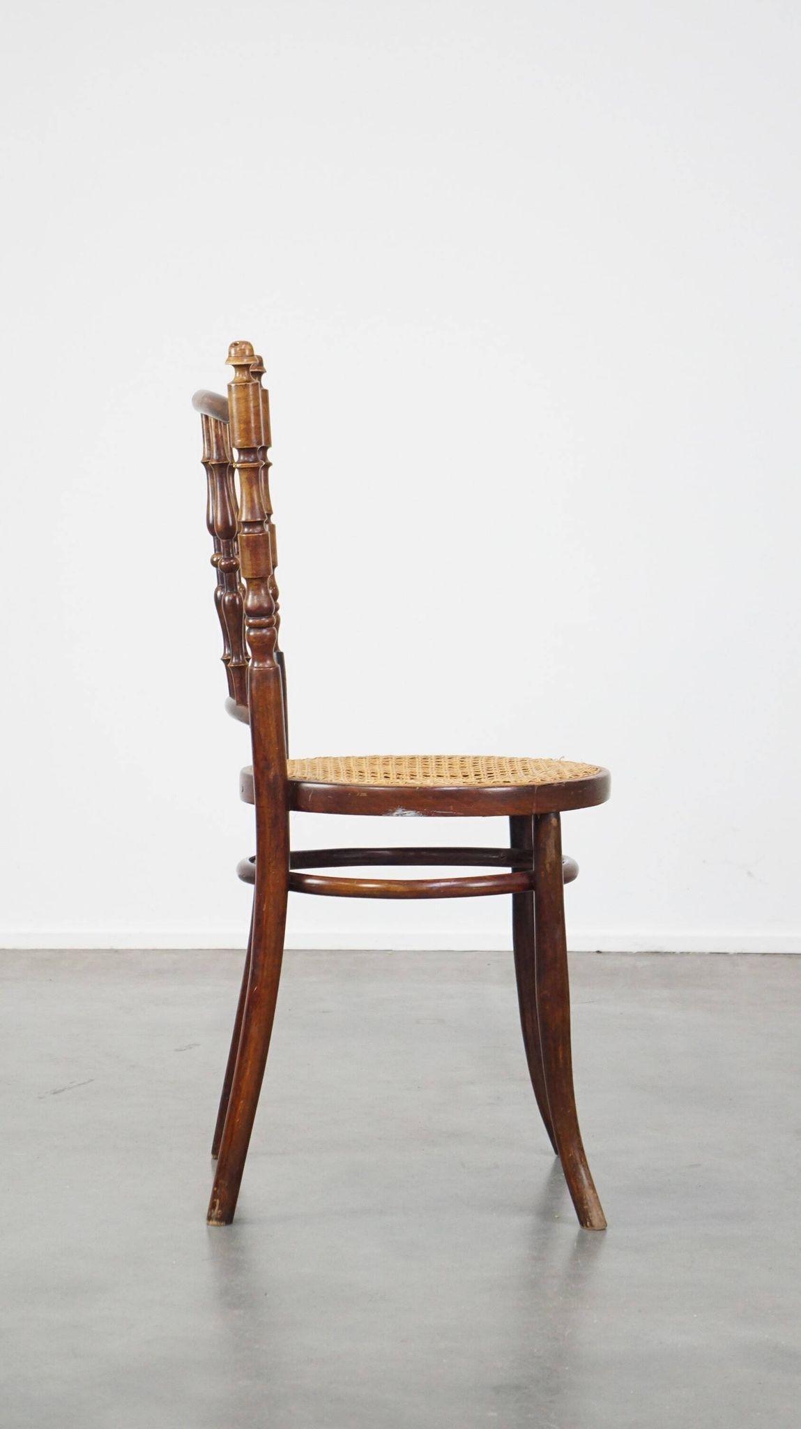 Charming, very elegant vintage Thonet design dining room/bistro chair