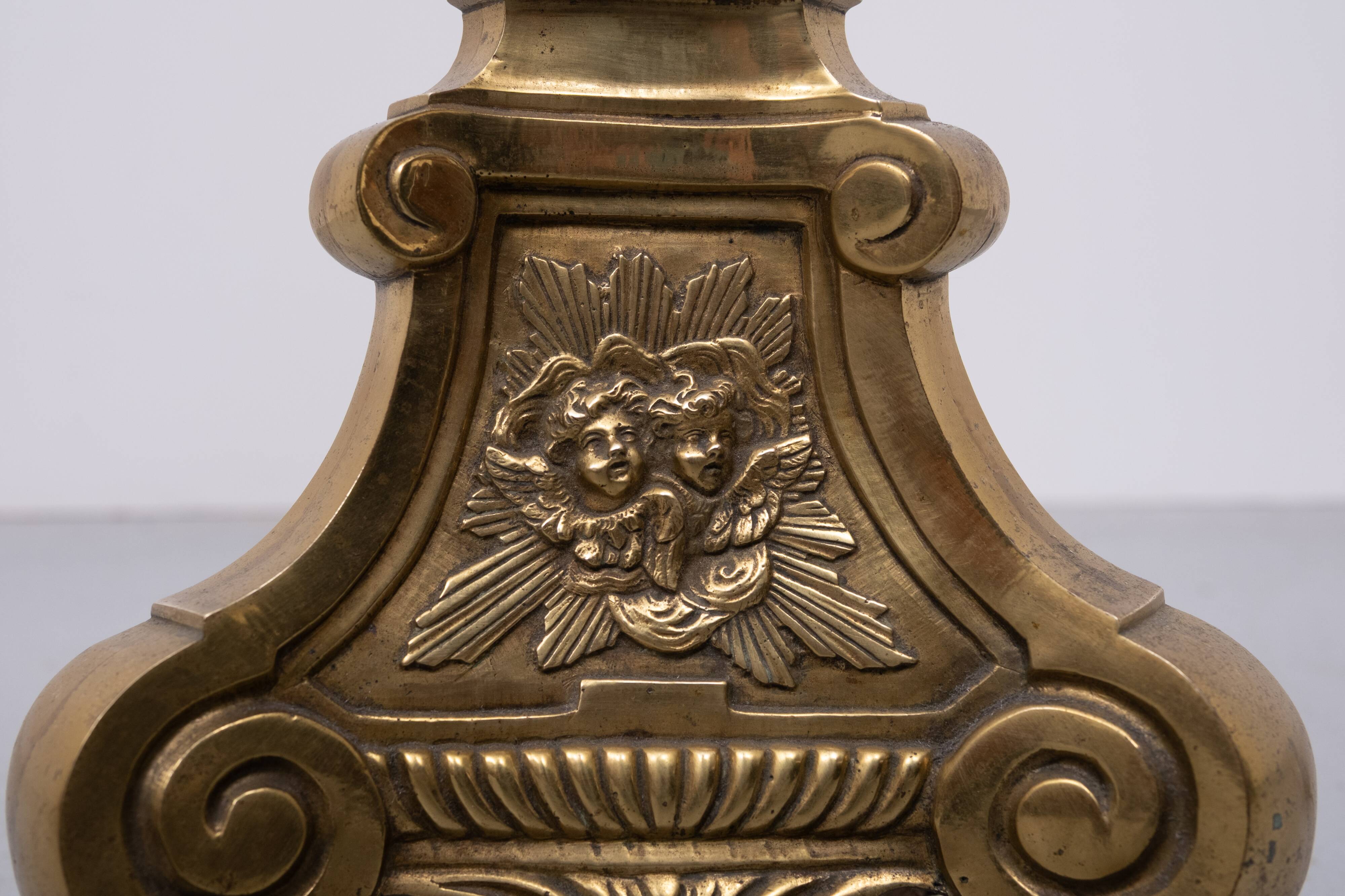 Grands chandeliers d'autel en laiton hollandais du XVIIIe siècle. Lampadaires.