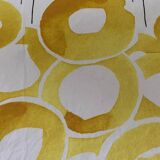 Rectangular tablecloth or table runner in thick cotton.