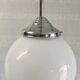 Suspension Bauhaus globe opaline et métal chromé - années 50/60
