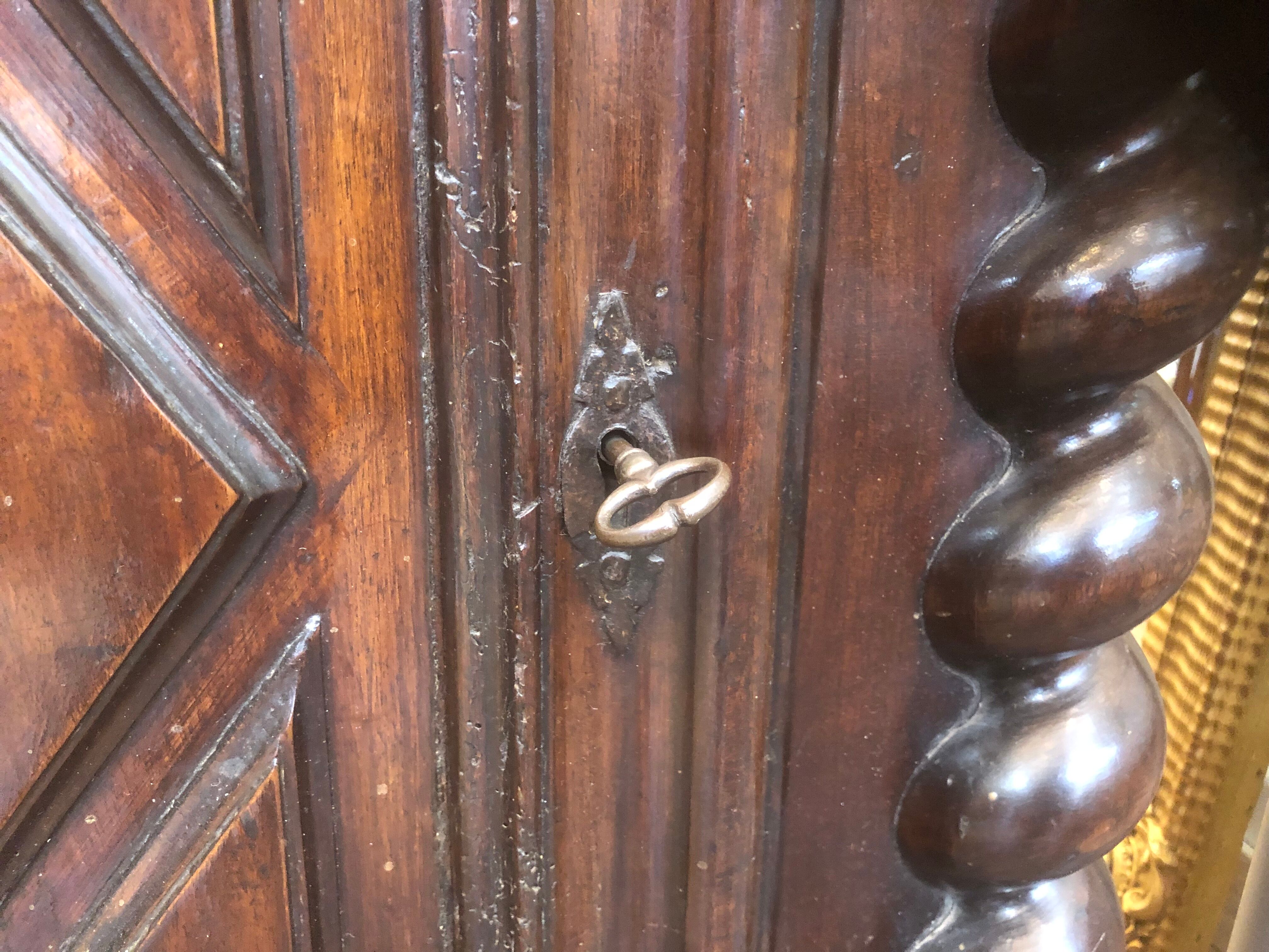 Superb walnut confectioner of the Louis XIII period Mid-XVII