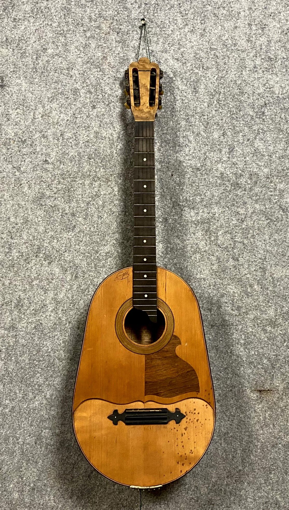 Hawaiian guitar signed gelas in Paris numbered and dated 1928