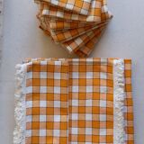 New vintage tablecloth and six napkins