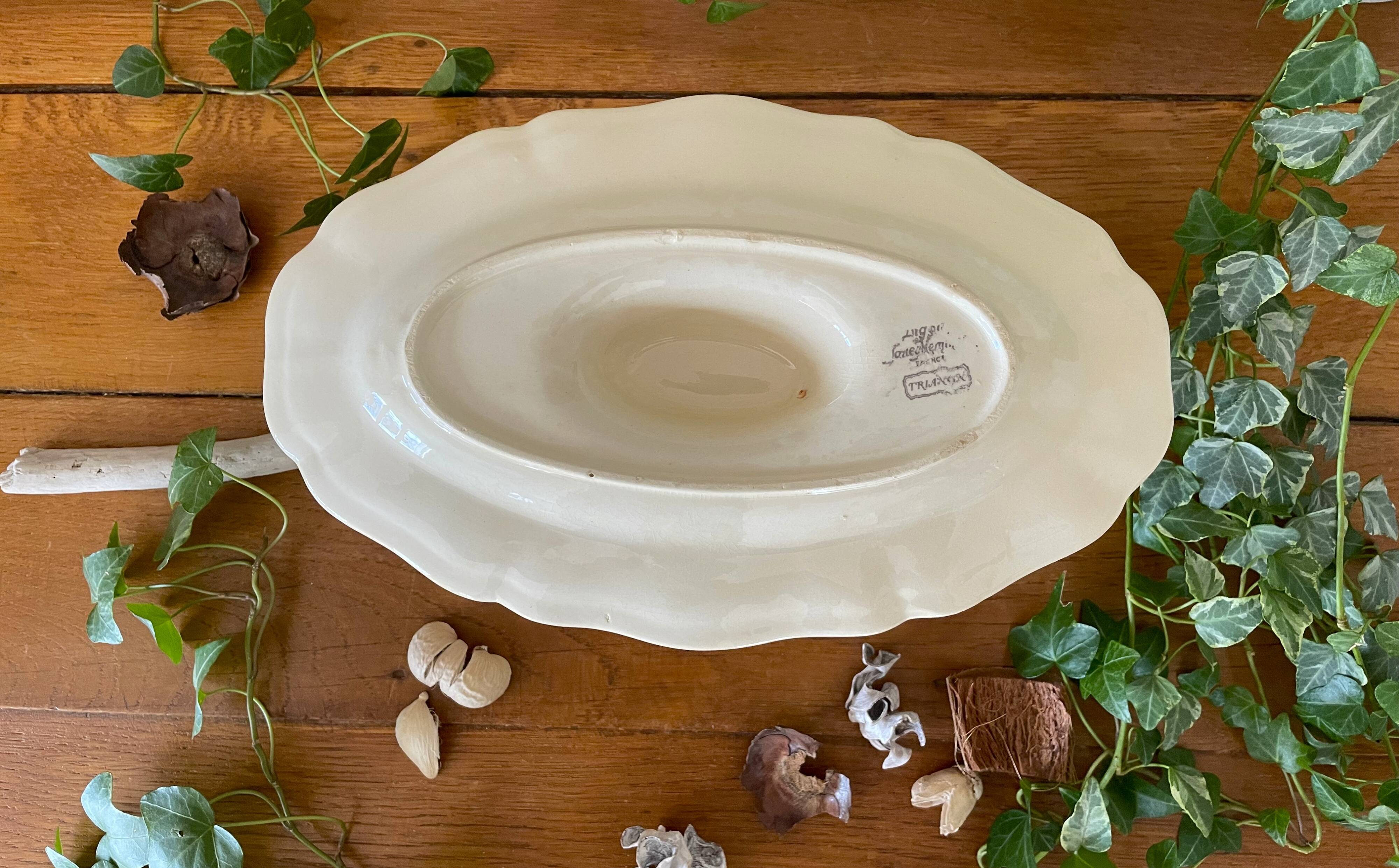 Antique sauce boat in Sarreguemines earthenware.