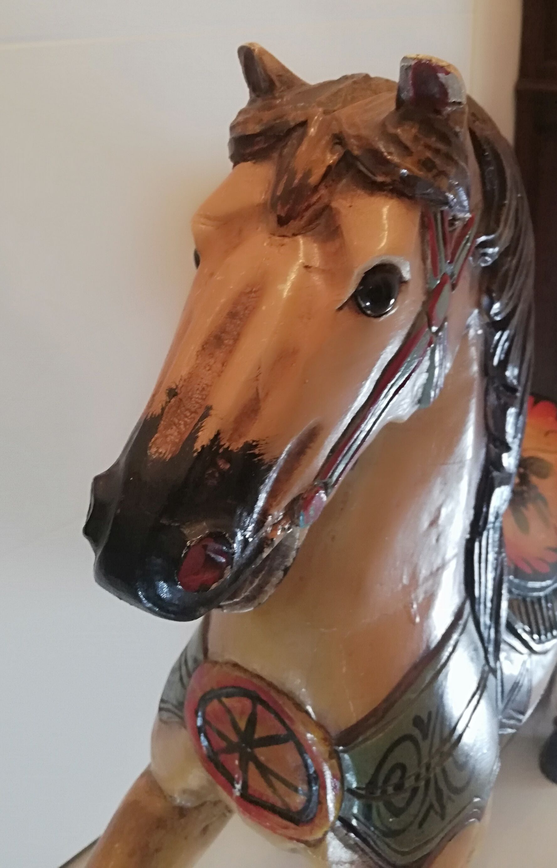 Cheval cabré de manège ou de carrousel forain en bois