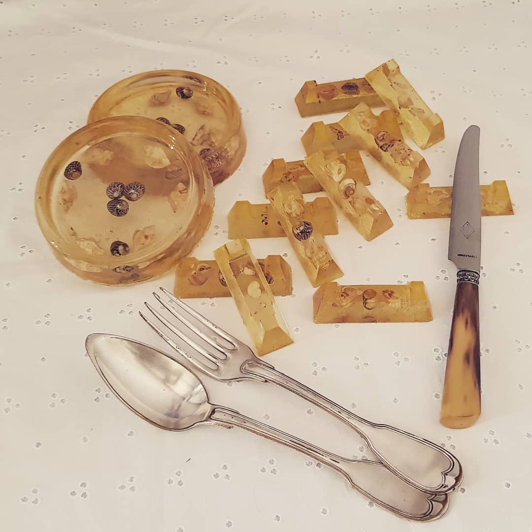 Under bottles and knife doors