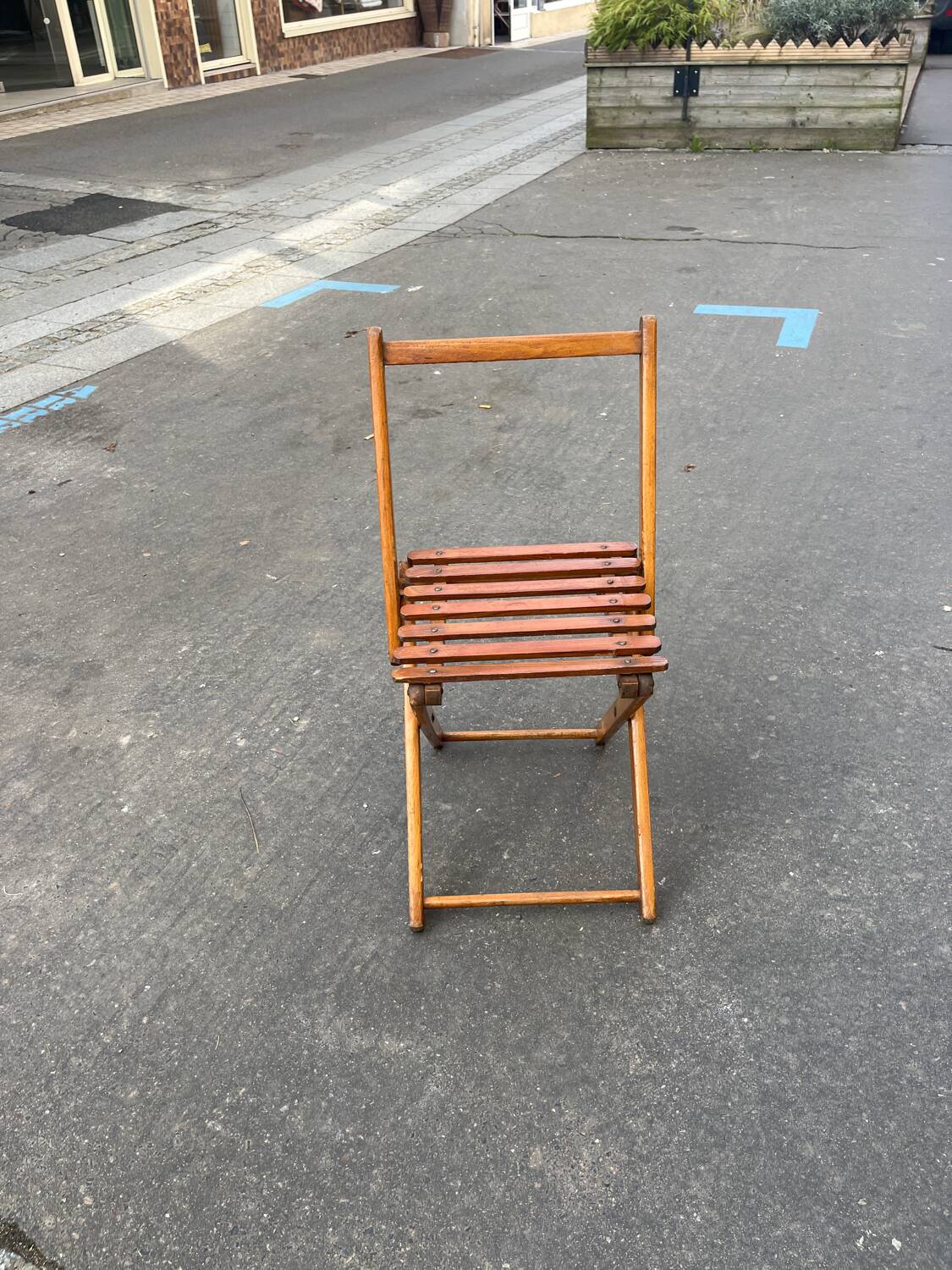 Children's folding chair