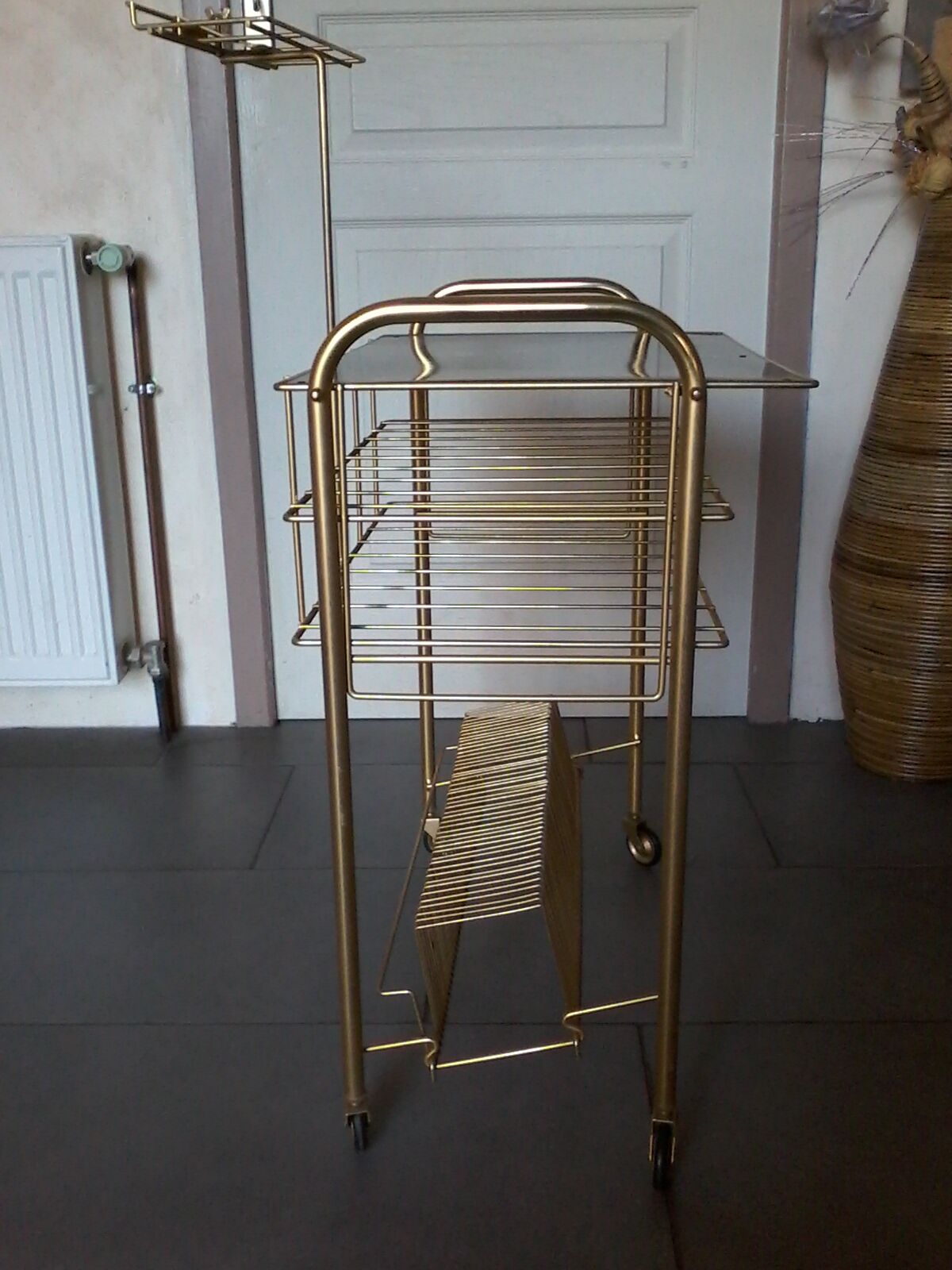 Vintage vinyl range table