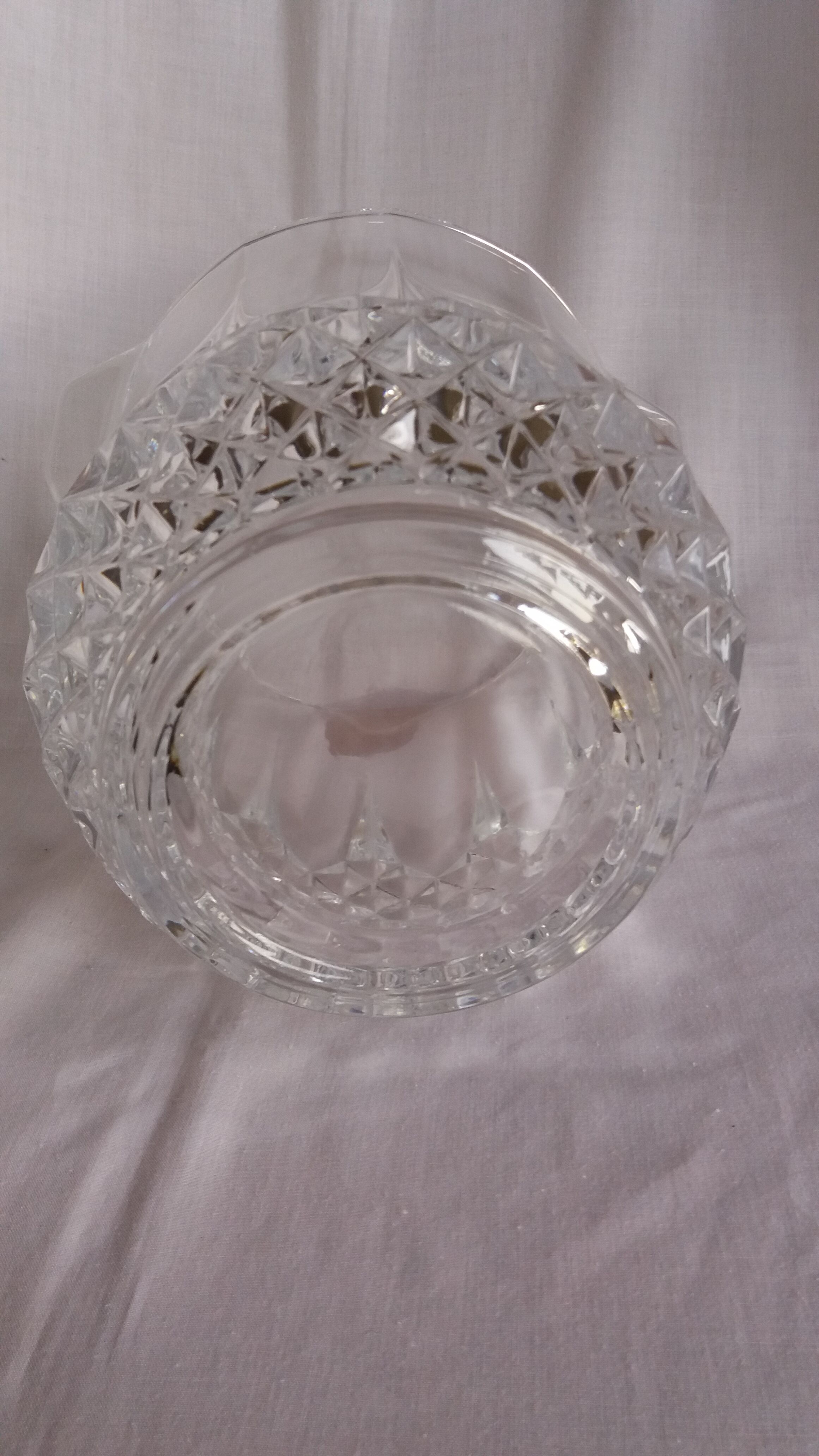 Pineapple-shaped glass bottle cooler with facets