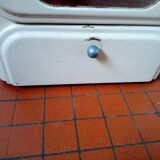 Medicine cabinet of the 40s in sheet metal