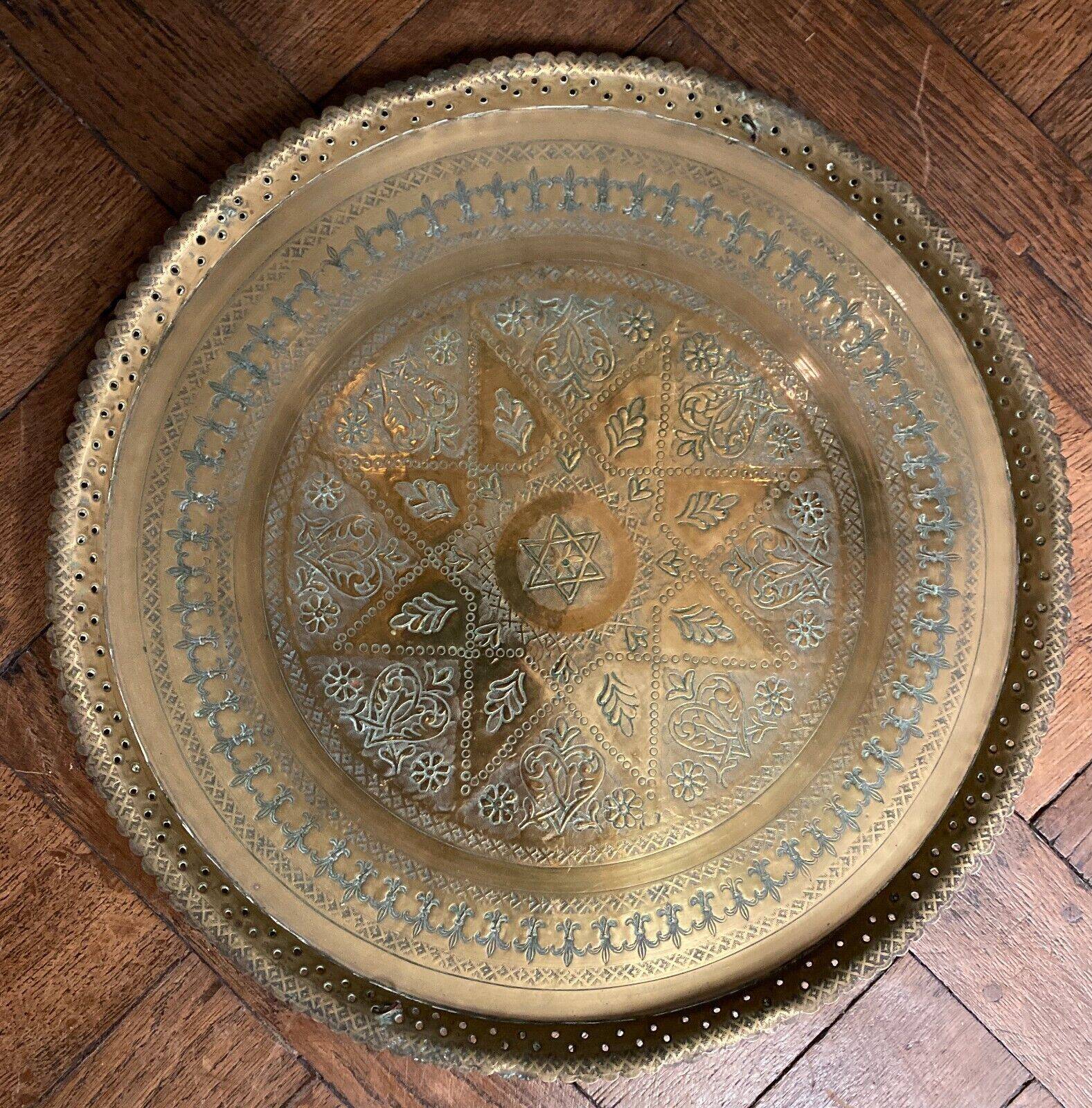 Oriental tea tray in brass or copper, pretty 20th century filigree work