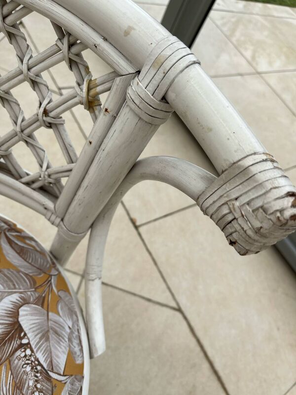 Salon de jardin en rotin / bambou blanc Vintage avec 2 chaises et un tabouret